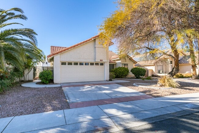 Building Photo - Lovely 1 story home near Warm Springs and Green Valley Pkwy with LARGE backyard!
