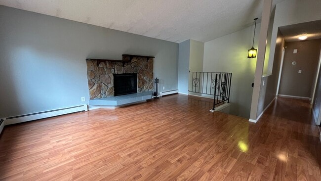Building Photo - 403/405 Camelot Drive