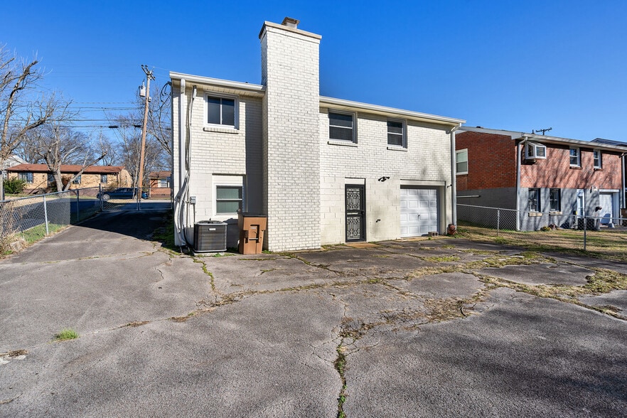 Building Photo - 3365 Hospital Ln