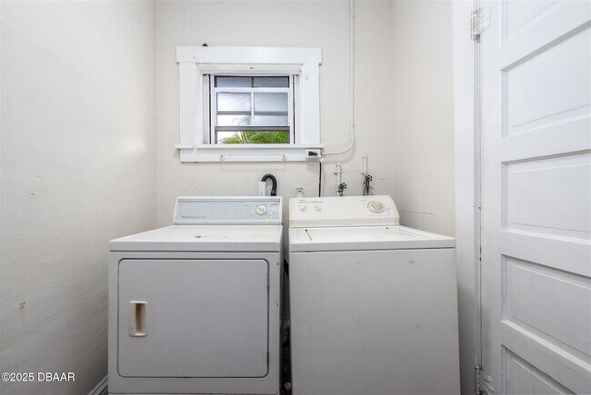 Building Photo - 121 Bellevue Ave