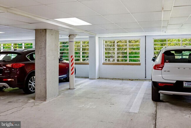 Building Photo - 2200 N Westmoreland St