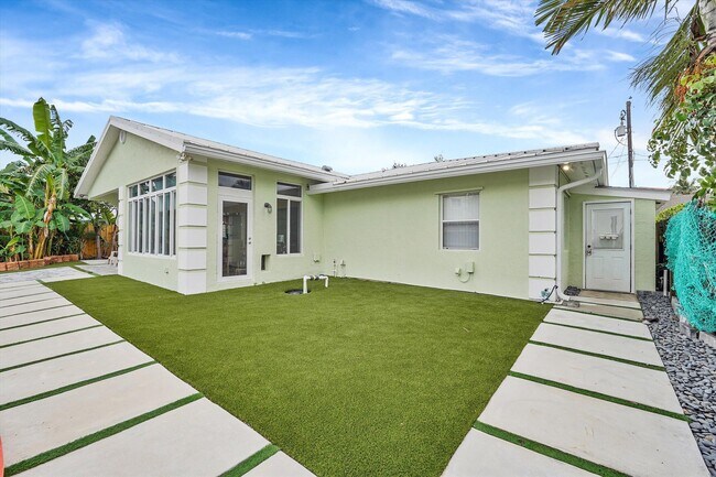 Building Photo - 810 Bamboo Ln