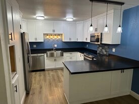 Building Photo - 644 Craig Ave