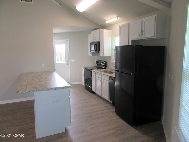 Building Photo - 1300 Grace Ave