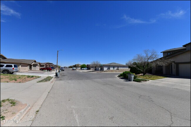 Building Photo - 10661 Canyon Sage Dr