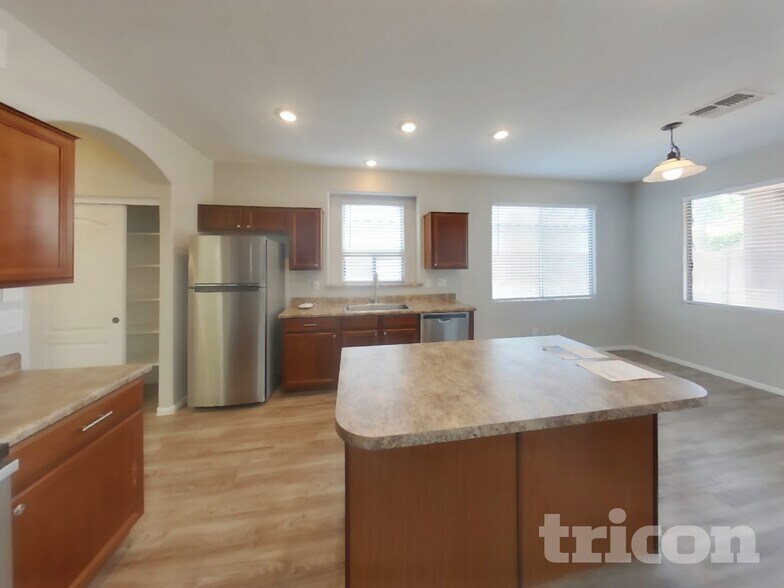 Building Photo - 30010 N Sedona Pl