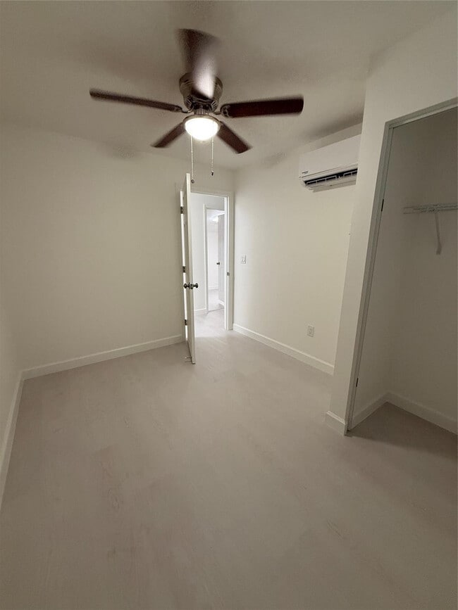 Building Photo - 626 37th St