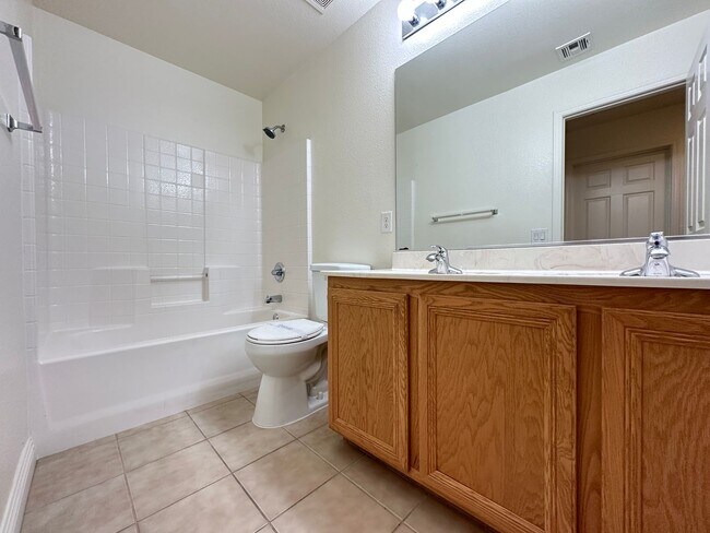 Building Photo - DECATUR & BLUE DIAMOND