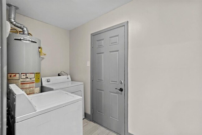 Building Photo - 5522 Braesvalley Dr