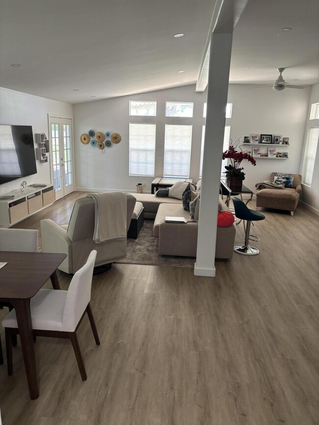 Building Photo - 47884 Coronado Dr