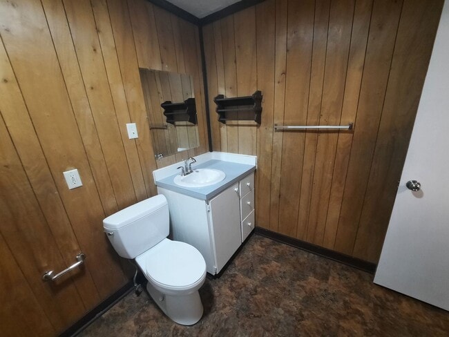 Building Photo - Two Bedroom, One Bathroom Home with fenced yard and shed