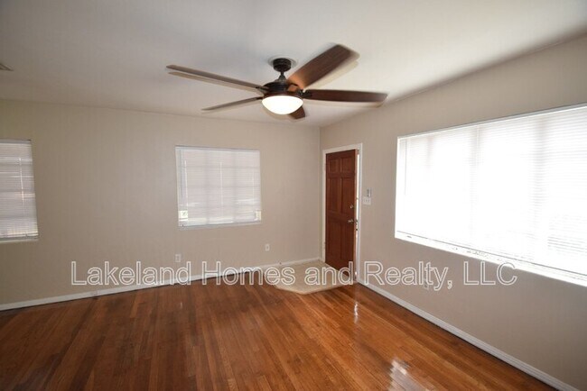 Building Photo - 3115 Buckingham Ave