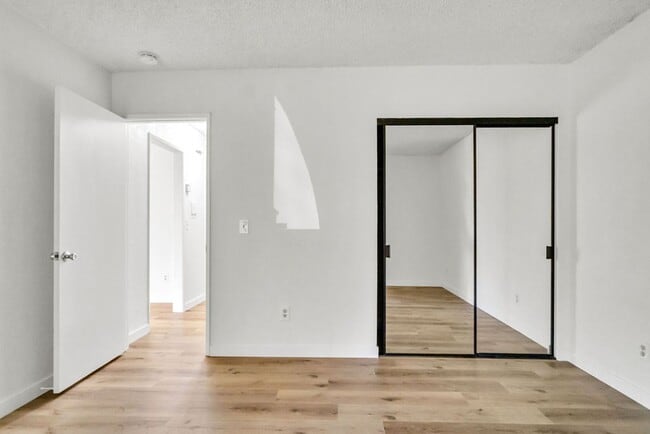 Building Photo - Great 3/2 in Crown Point!  Across from the street from bay access and available immediately!