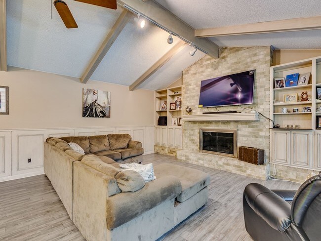 Building Photo - 9305 Springwood Dr