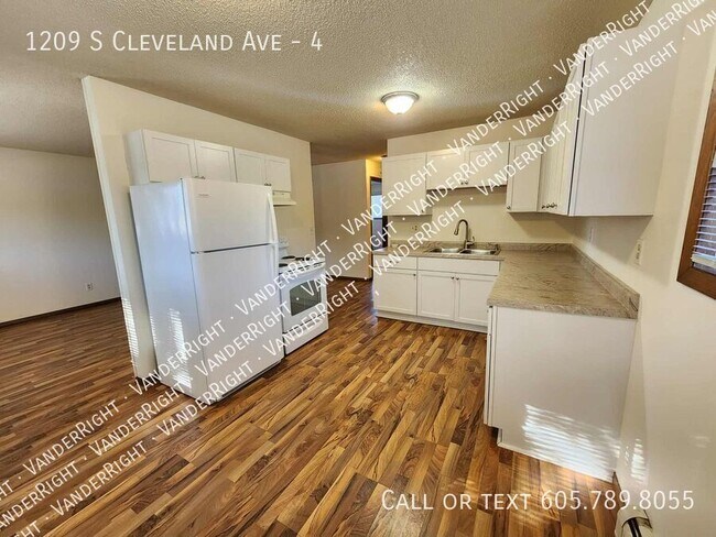 Primary Photo - 1209 S Cleveland Ave