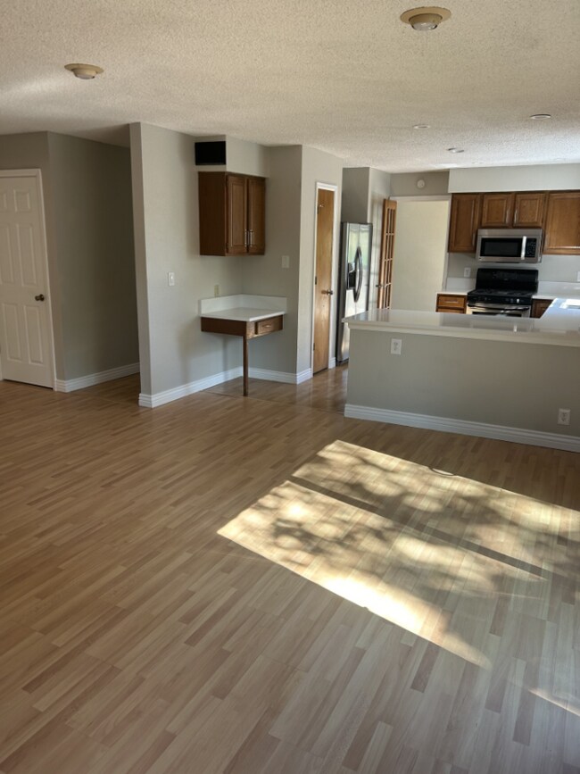 Building Photo - "Charming 3-Bed, 2-Bath Single Family Home in Littleton!"