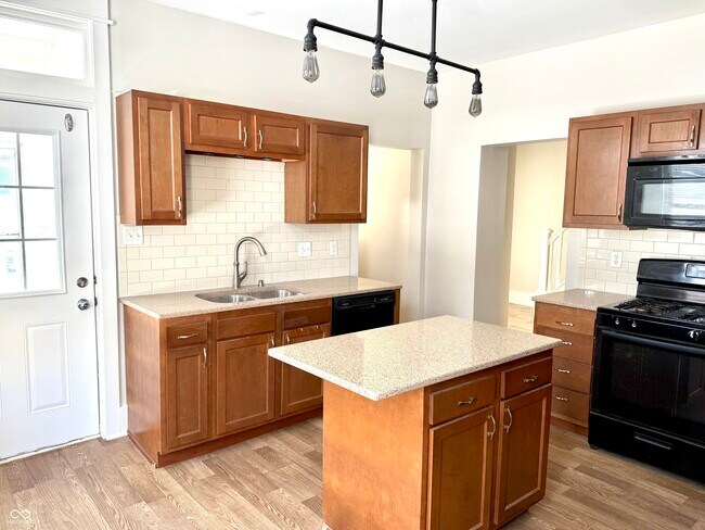 Building Photo - 717 Parkway Ave