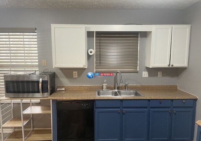 Building Photo - Spacious 4 bedrooms split-level house in Lithonia