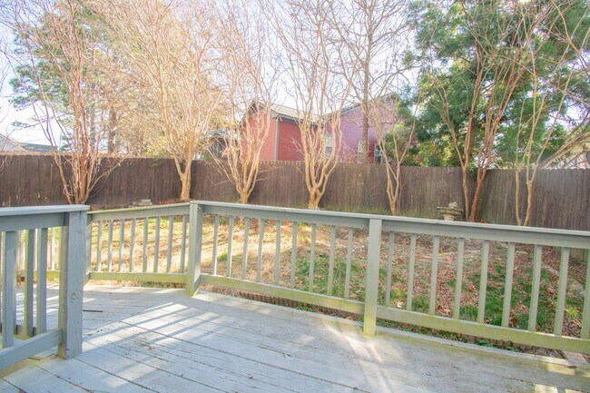 Building Photo - 3 Bedroom 2.5 Bathroom with Bonus Room!