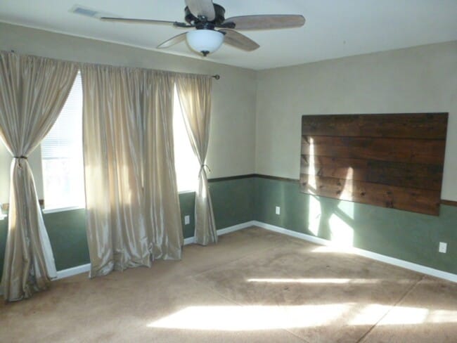 Building Photo - Four Bedroom, Three Bath Home in Somersett