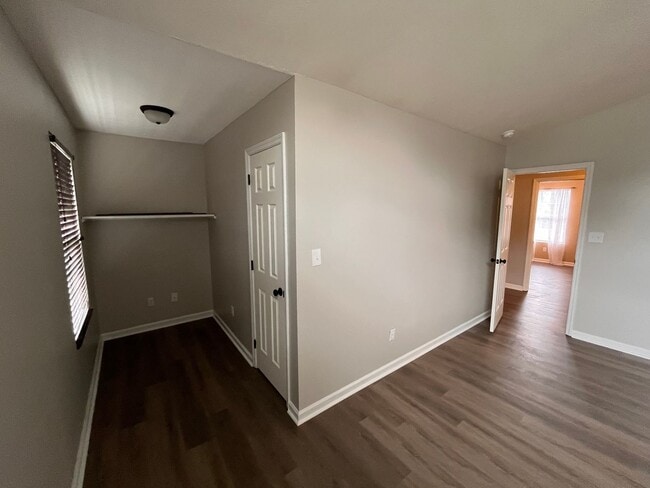 Building Photo - 3 Bedroom Home Available in Feb!