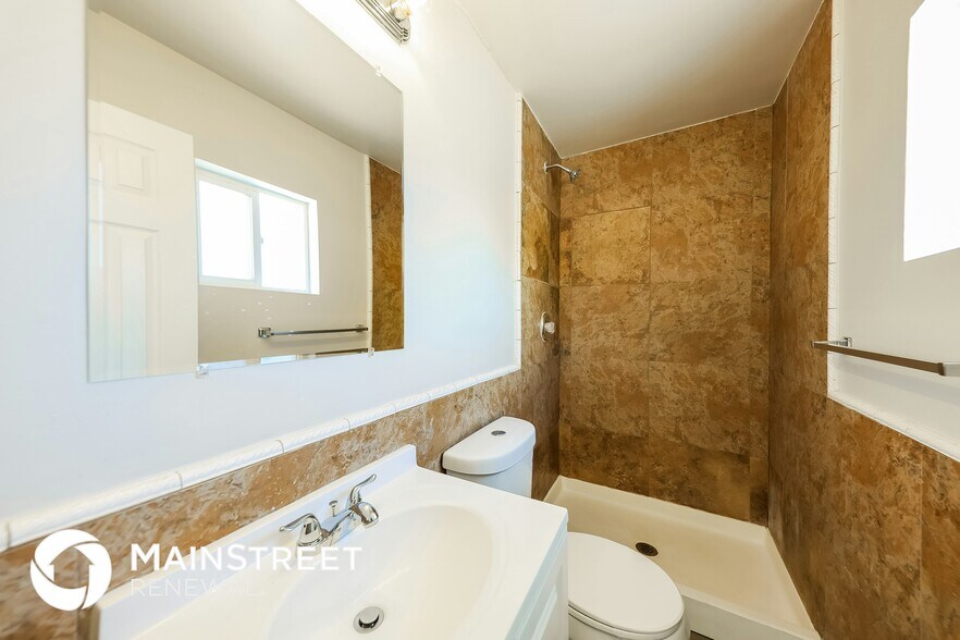 Building Photo - 4031 N 59th Dr