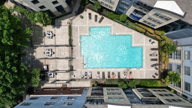 Building Photo - 400 17th St NW