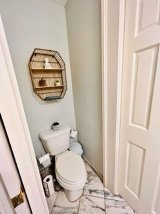 Building Photo - 227 W Broughton St