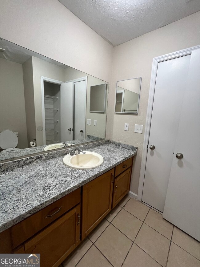 Building Photo - 419 Admiral's Walk Dr