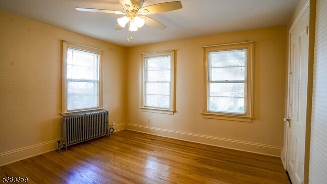 Building Photo - 307 Monroe St