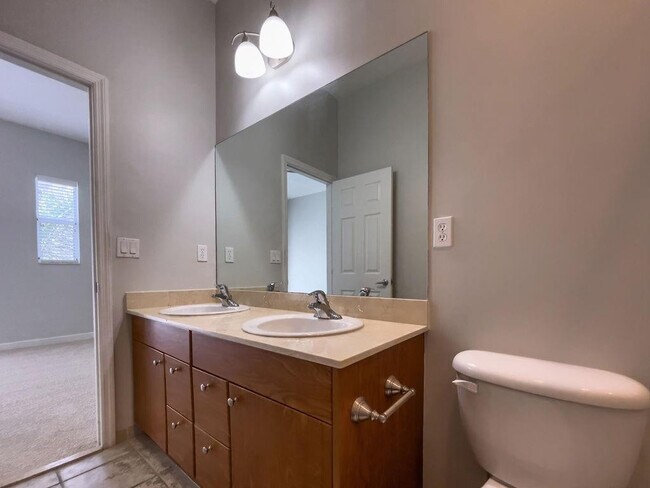 Building Photo - 2343 Vintage Dr