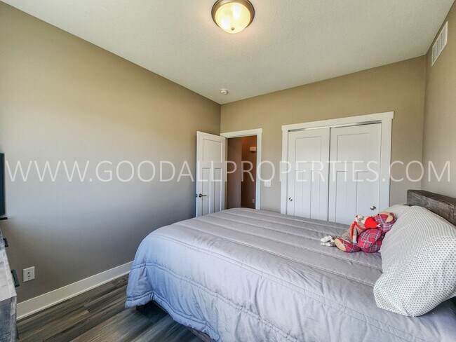 Building Photo - 4 bedroom 3 bathroom Ranch Style home with over 2500 sq feet of living space and a Finished Basement