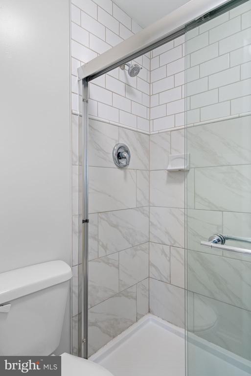 Building Photo - 4421 Kenwood Dr