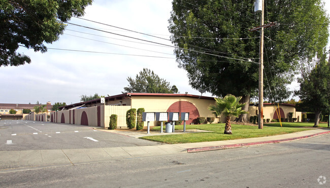 Westwood Garden Apartments - 660 Tyrella Ave
