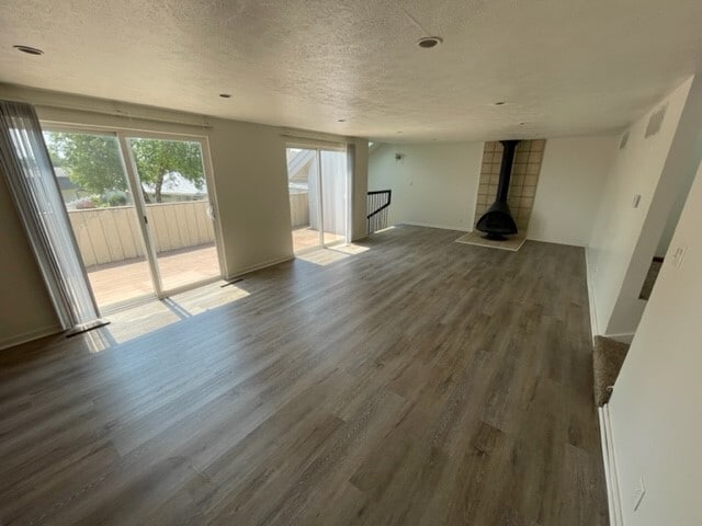 Building Photo - 661 W Lakeshore Dr