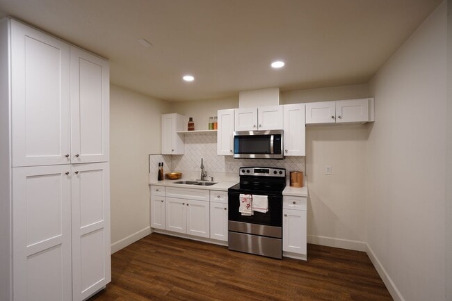 Building Photo - 4773 Sierra St