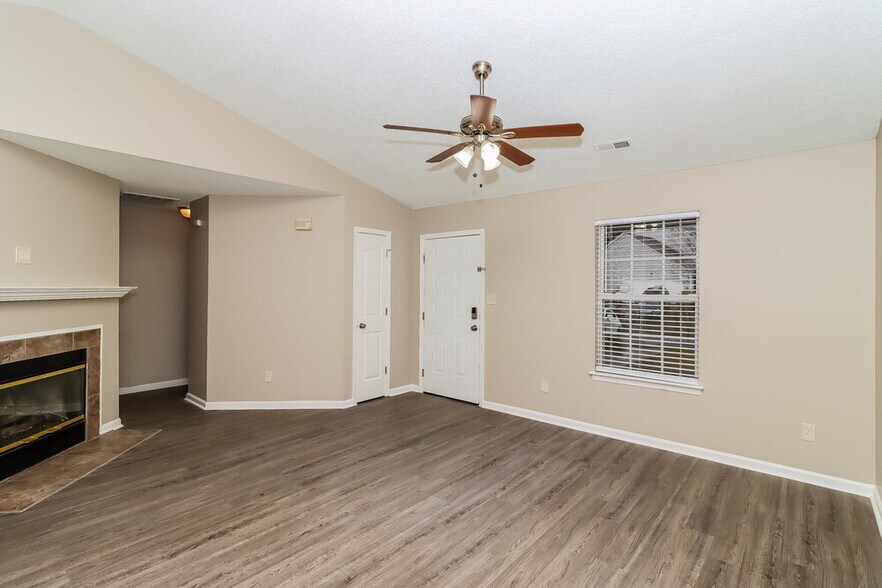 Building Photo - 11416 Northwoods Forest Dr