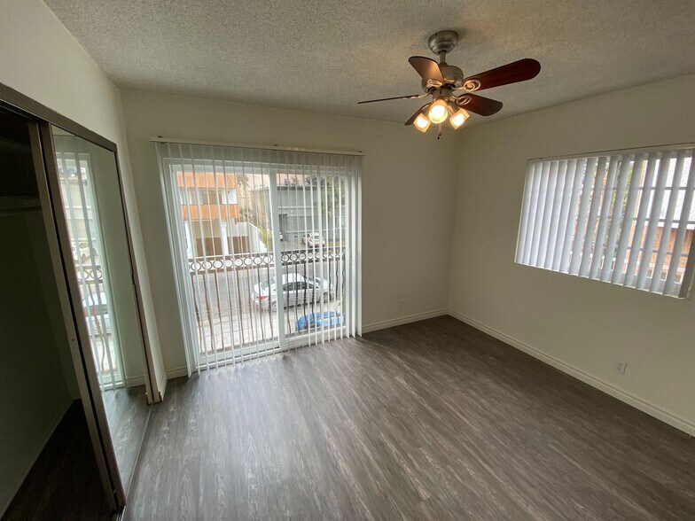 Building Photo - 3728 S Bentley Ave