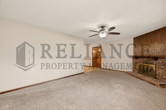 Building Photo - 428 Peach Tree Ln