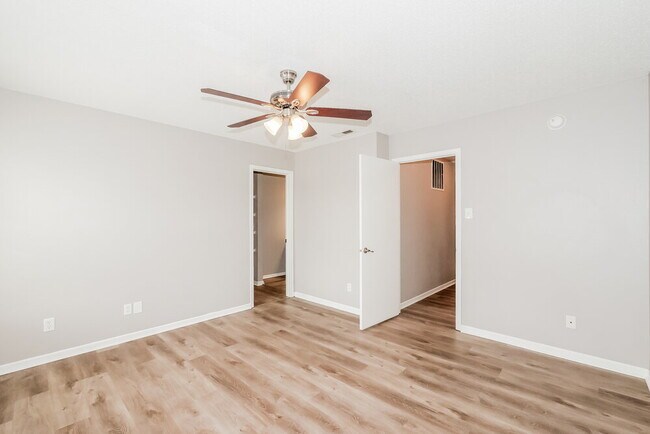 Building Photo - 708 Adagio Dr