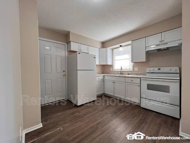 Building Photo - 3012 Raccoon St