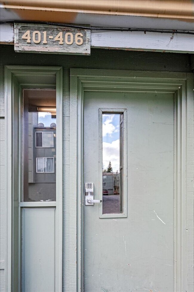 Building Photo - Charming Furnished Condo in Taku/Campbell - Everything You Need in One Place!