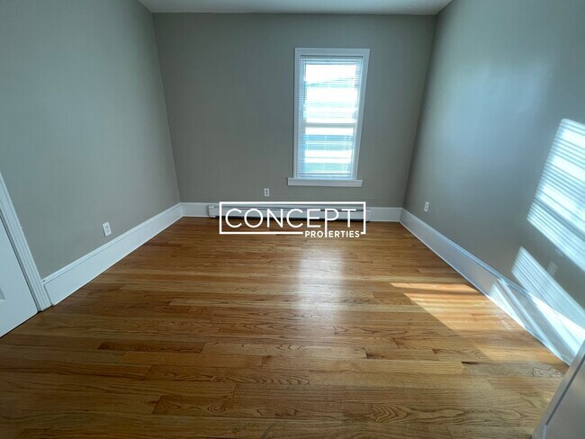 Building Photo - 16 Bird St