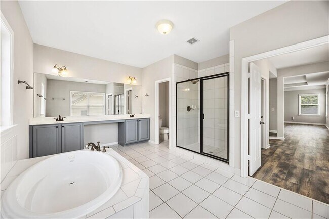 Building Photo - 4381 Challedon Dr