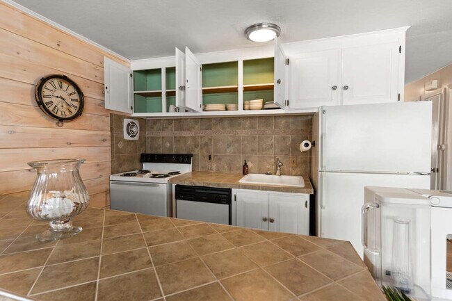 Building Photo - 12 Harris Ave