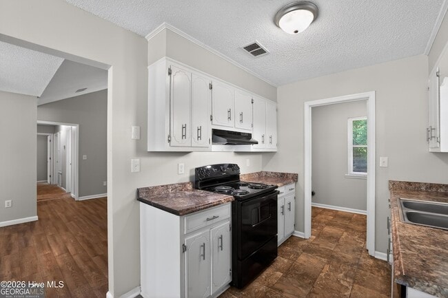 Building Photo - 3016 Mistletoe Ave