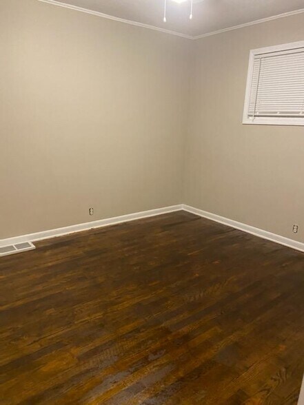 Building Photo - 319 Pleasant St