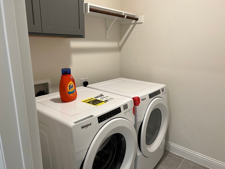 Building Photo - 1621 Blakely Pl