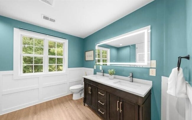 Building Photo - 164 Greenview Dr
