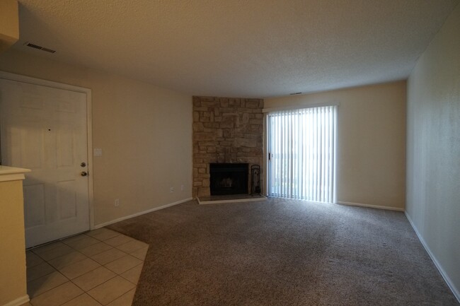 Building Photo - 844 Tenderfoot Hill Rd